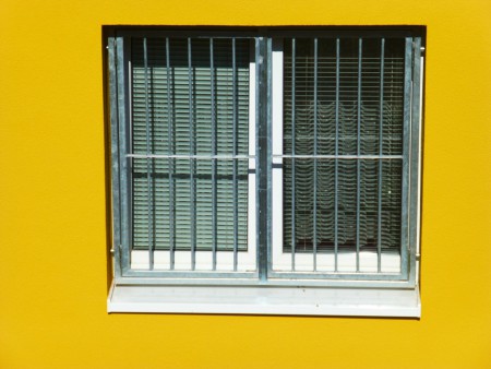 Detail okenní mříže.